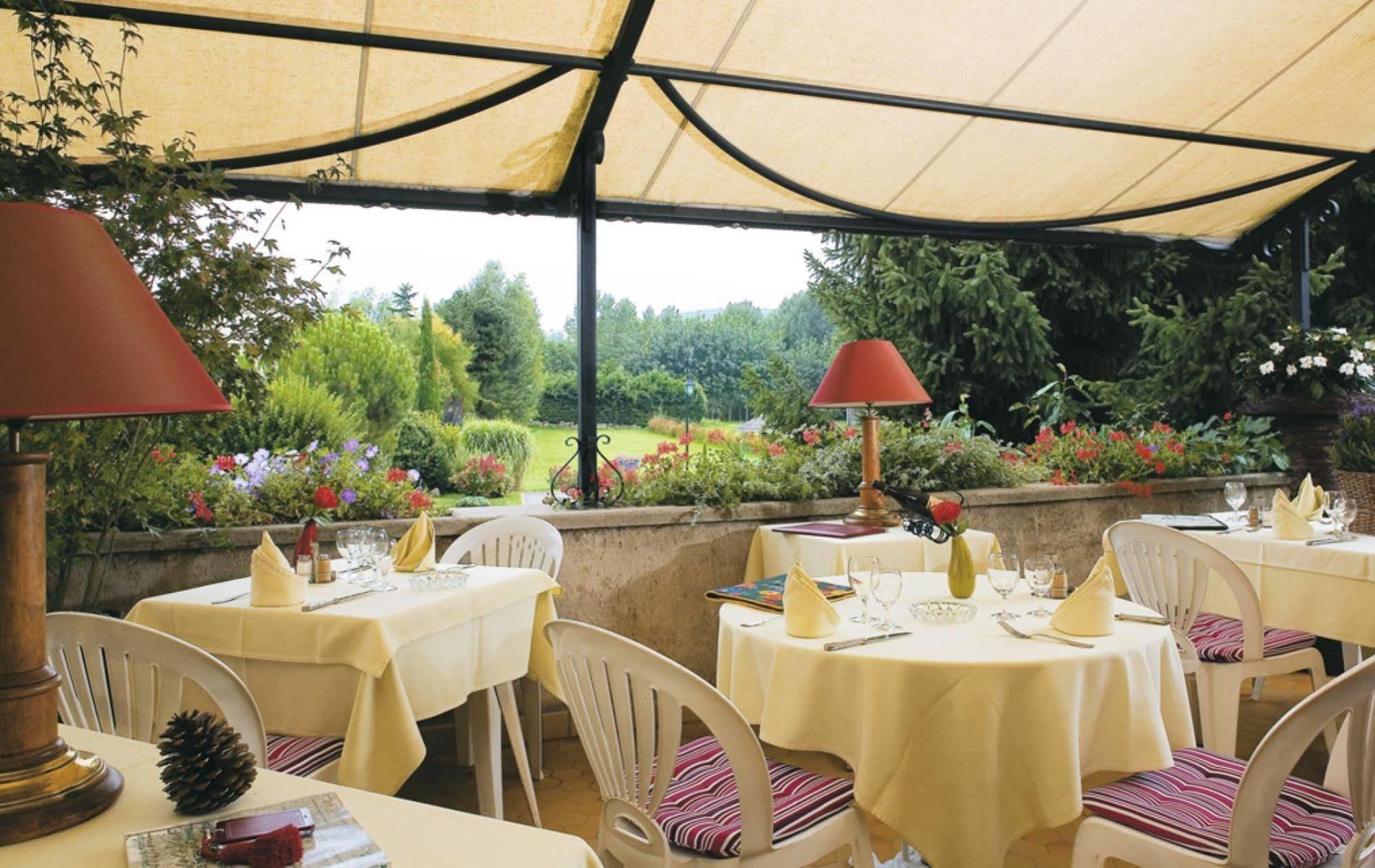 Logis Hotel-Restaurant Le Relais Отрив Экстерьер фото