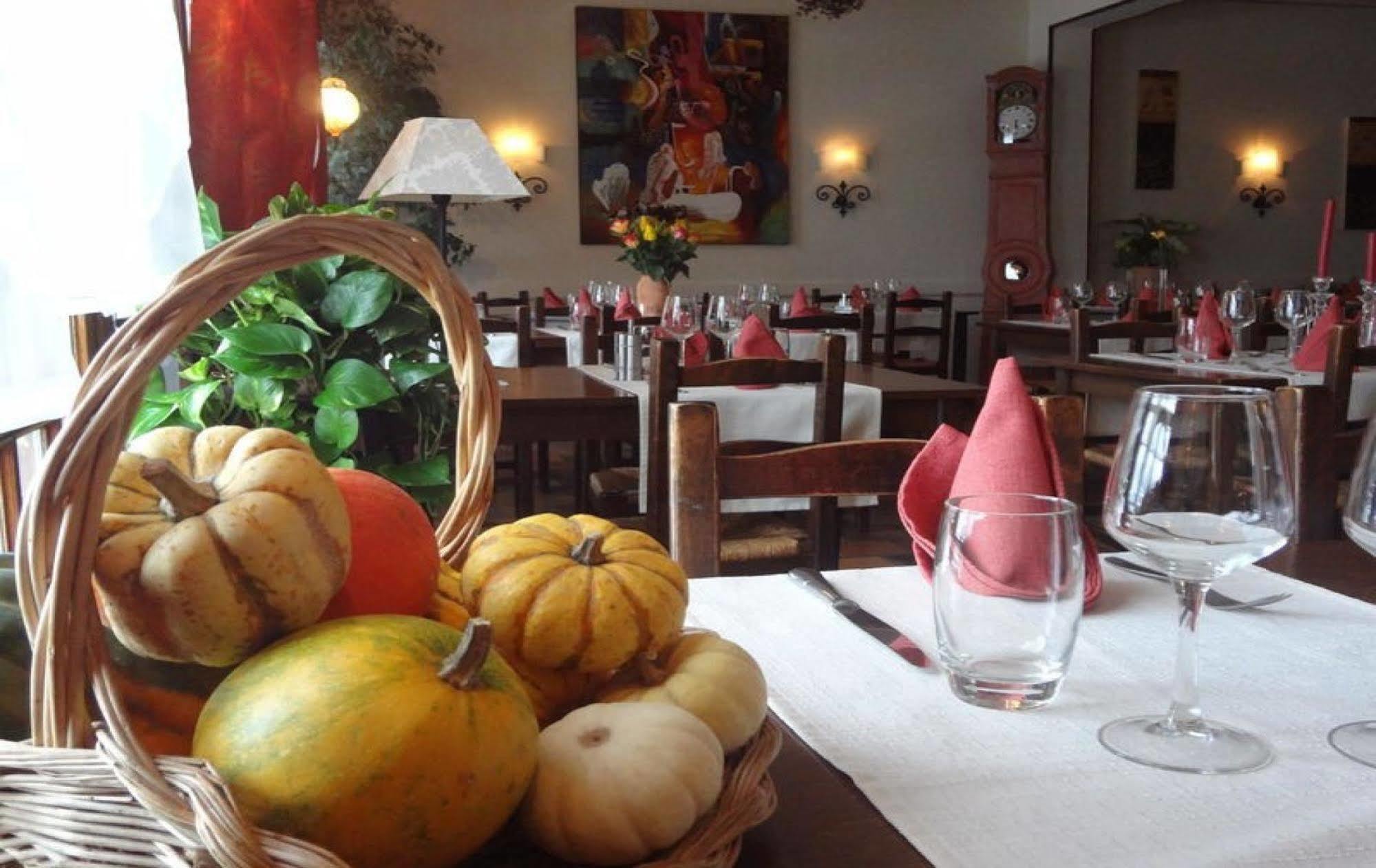 Logis Hotel-Restaurant Le Relais Отрив Экстерьер фото