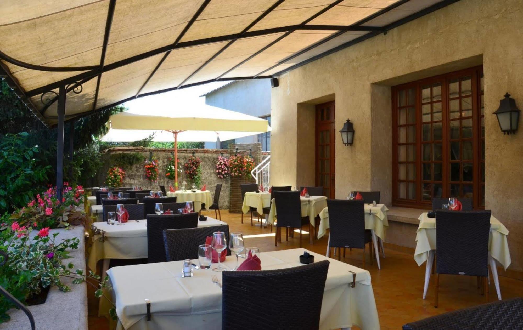 Logis Hotel-Restaurant Le Relais Отрив Экстерьер фото
