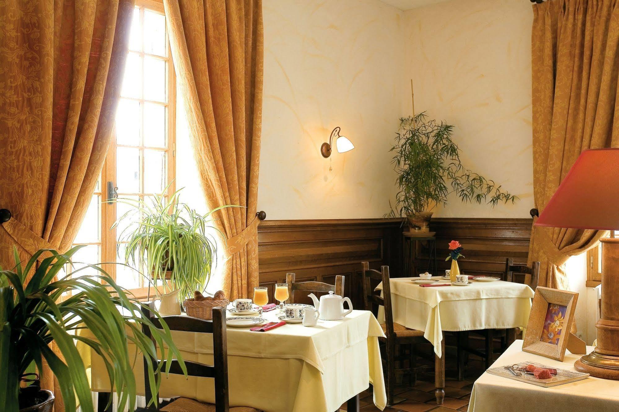 Logis Hotel-Restaurant Le Relais Отрив Экстерьер фото
